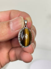 Load image into Gallery viewer, Moonstone Crystal Pendant PD045
