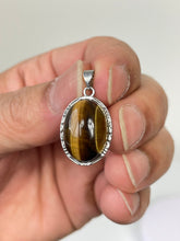 Load image into Gallery viewer, Moonstone Crystal Pendant PD045
