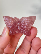 Load image into Gallery viewer, Strawberry Quartz Butterfly Carving LA134
