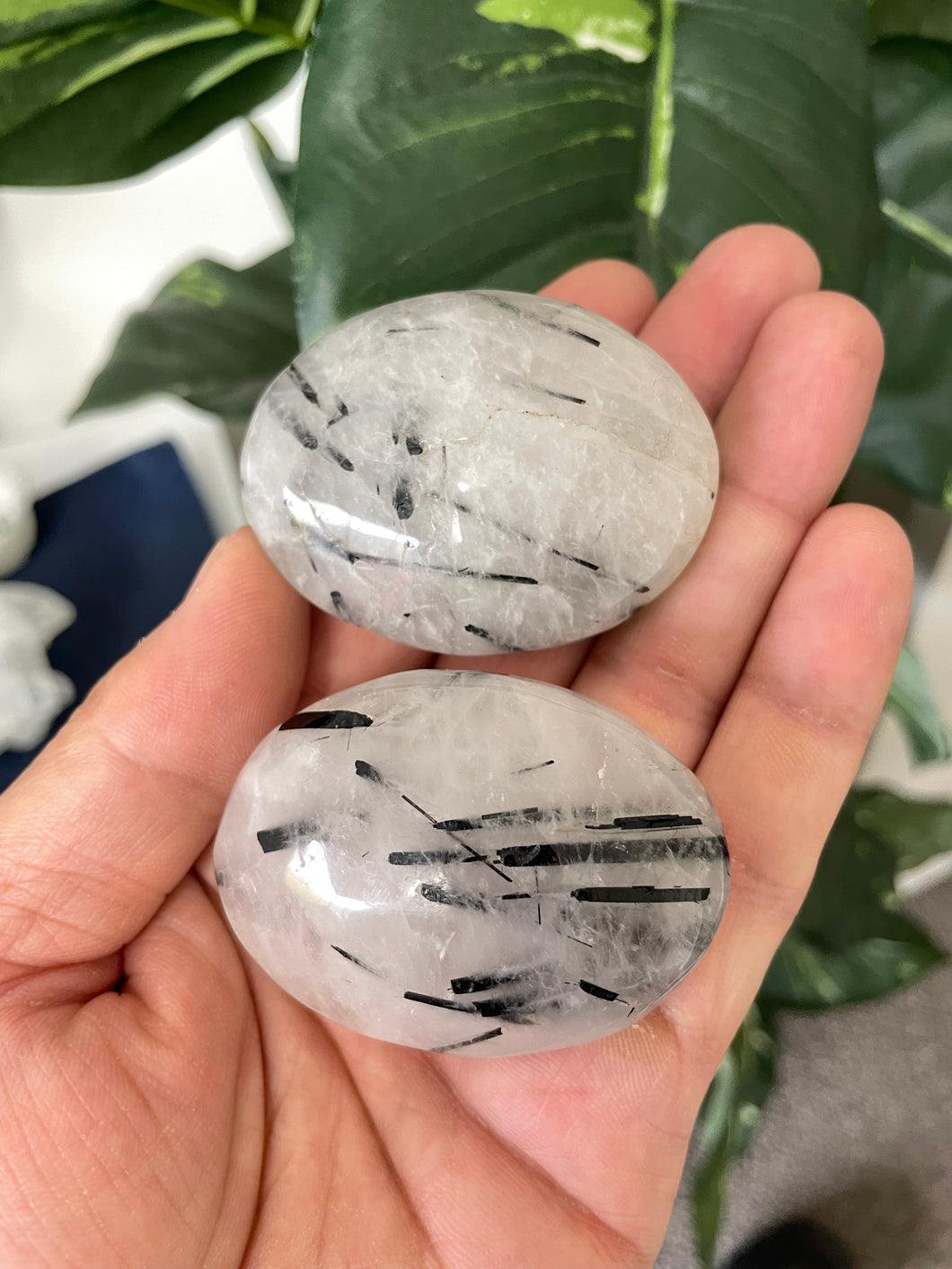 1 x Tourmalinated Quartz Palm Stone Natural (M) PS001a