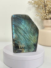 Load image into Gallery viewer, Blue Labradorite Free Form LA144
