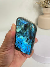 Load image into Gallery viewer, Blue Labradorite Free Form LA153
