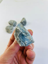 Load image into Gallery viewer, 1 x Raw Labradorite Natural Crystal RW06
