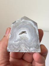 Load image into Gallery viewer, Druzy Agate Crystal Geode / Tower High Grade T041a x 1
