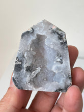 Load image into Gallery viewer, Druzy Agate Crystal Geode / Tower High Grade T041a x 1
