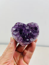 Load image into Gallery viewer, Amethyst Heart Brazil A370
