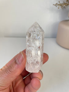 Crackled Quartz Tower High Grade T047a