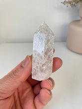 Load image into Gallery viewer, Crackled Quartz Tower High Grade T047a
