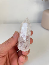 Load image into Gallery viewer, Crackled Quartz Tower High Grade T048a
