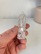 Load image into Gallery viewer, Crackled Quartz Tower High Grade T049a
