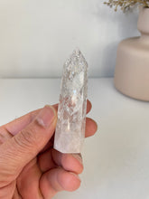 Load image into Gallery viewer, Crackled Quartz Tower High Grade T050a
