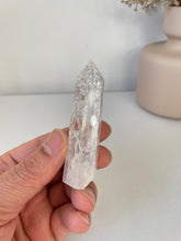 Load image into Gallery viewer, Crackled Quartz Tower High Grade T050a
