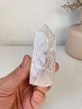 Load image into Gallery viewer, Crackled Quartz Tower High Grade T052a
