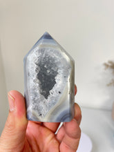 Load image into Gallery viewer, Agate Tower Druzy T210a
