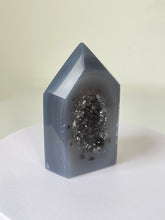 Load image into Gallery viewer, Agate Tower Druzy T212a
