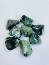 Load image into Gallery viewer, Kambaba Jasper Tumbled Stone TB088 x 1
