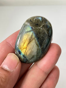 1 x Labradorite Crystal Palm Stones LA119