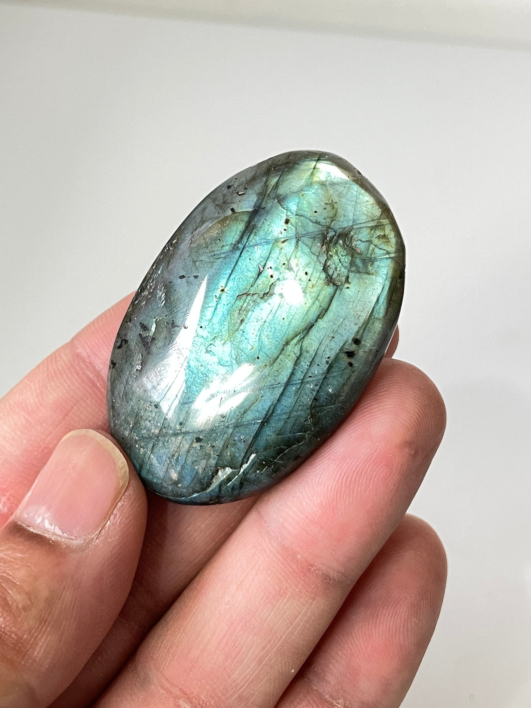 1 x Labradorite Crystal Palm Stones LA119