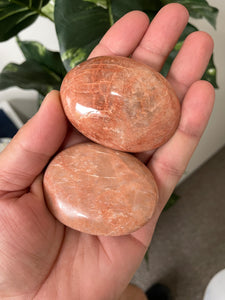 Peach Moonstone Palm Stone Natural (M) x 1 PS014