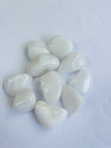 Snow Quartz Tumbled Stone TB091 x 1