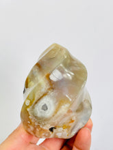 Load image into Gallery viewer, Flower Agate Flame Crystal FF125
