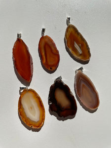 1 x Natural Agate Crystal Pendant PD019