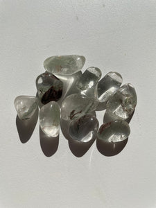 Green Quartz tumbled stone crystal/ mineral x 1 (22-30mm)