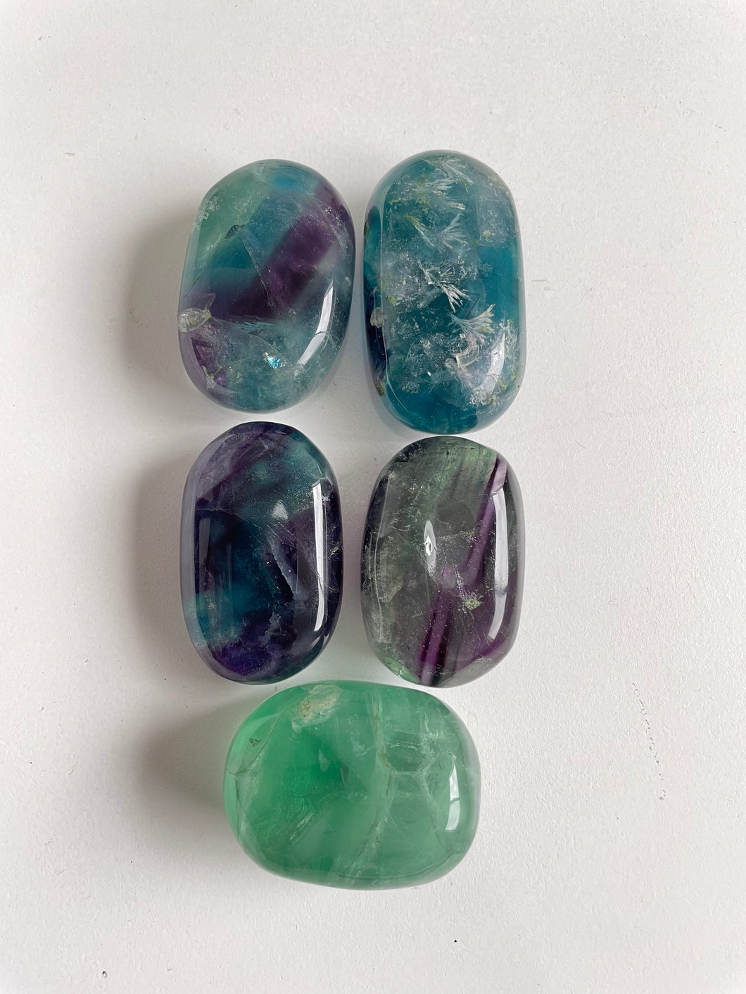 Fluorite Palm Stone Natural (L)