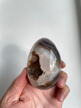 Load image into Gallery viewer, Druzy Agate Crystal Egg AG032
