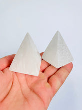 Load image into Gallery viewer, Selenite Pyramid Crystal 6cm SN026 x 1
