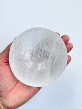 Load image into Gallery viewer, Selenite Crystal Bowl SN024 x 1
