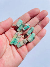 Load image into Gallery viewer, 1 x  Emerald Crystal Pendant Natural PD038
