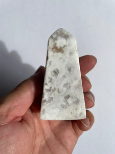 Snow Agate High-Grade Crystal Tower T880