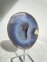 Load image into Gallery viewer, Agate Geode on Stand High Grade AG081
