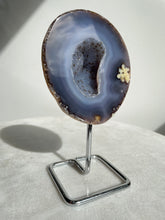 Load image into Gallery viewer, Agate Geode on Stand High Grade AG081
