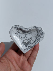 Howlite Crystal Heart P012