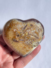 Load image into Gallery viewer, Agate Druzy Heart AG100
