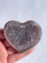 Load image into Gallery viewer, Agate Druzy Heart AG102
