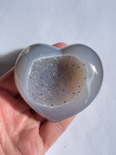 Load image into Gallery viewer, Agate Druzy Heart AG098
